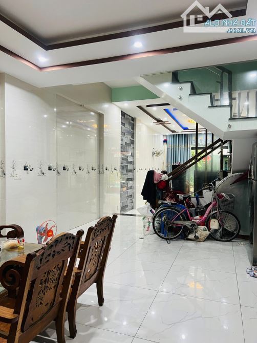 Bán nhà 3 tầng, mặt tiền đường Dương Đức Hiền,hoa minh,lien chieu - 2