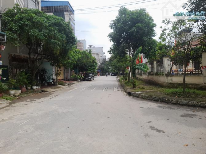 ĐẤT YÊN NGHĨA PHÂN LÔ VỈA HÈ NHỈNH 10 TỶ - 2