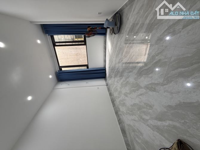 Hơn 5 tỷ- Đống đa- Nhà xây mới 20m*5 tầng, gần ô tô - 2
