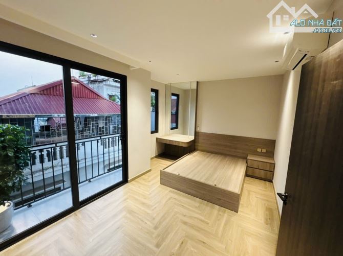 Bán nhà phố Ngọc Thuỵ 56m2,Thang máy, Gara 2 Ô tô - 2