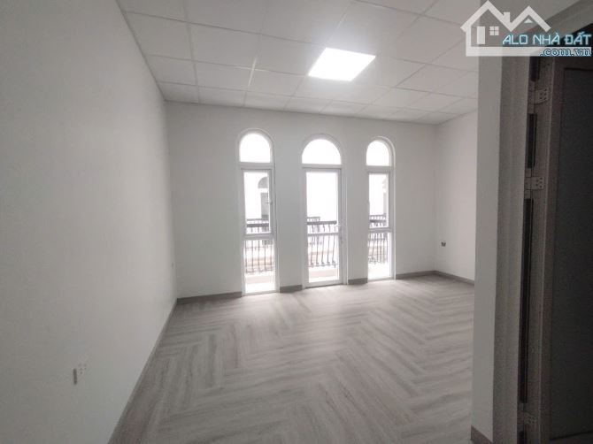 Cho thuê nhà làng việt kiều châu âu. DT 78m2, 4 tầng, MT 5m, điều hòa, ô tô đỗ cửa - 2
