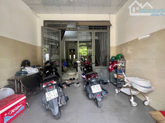 Bán nhà hẻm xe hơi 8m, đặc biệt view công viên tại Đường Số 28 ( Nguyễn Oanh), Phường 6 GV - 2