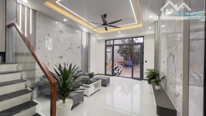 Siêu Hot Nhà 1 Trệt 2 Lầu Giá Cực Tốt Tại Mặt Tiền Thủ Dầu Một - 2