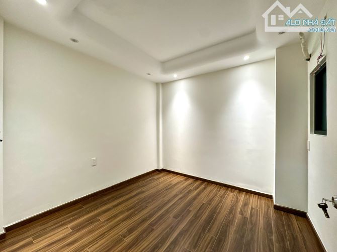 Bán Nhà Gần Phan Đăng Lưu Phương 7 PN Nhà mới 4 Tầng 5 Phòng 133M2 Nhà mới đẹp - 2