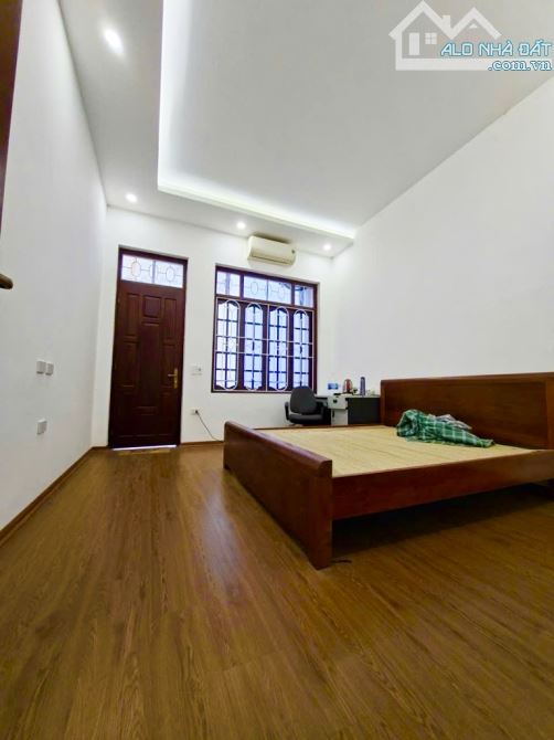 NHÀ DÂN XÂY  PHỐ THANH AM  76M  3 TẦNG  6,7 TỶ  4 NGỦ RỘNG THOÁNG  30M RA Ô TÔ TRÁNH - 2