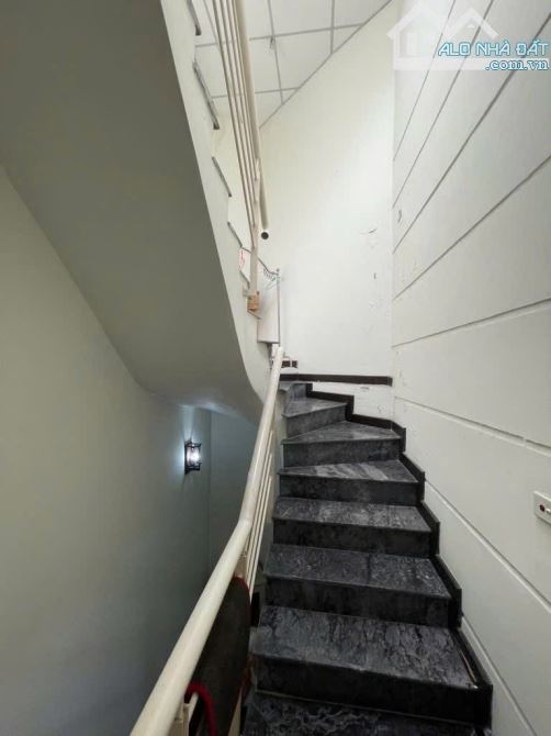 Bán nhà phố Huỳnh Thúc Kháng, Đống Đa dt 53m2 x 4tang, mt1.3m, sân để xe 7m2. Giá 9.8 Tỷ - 2