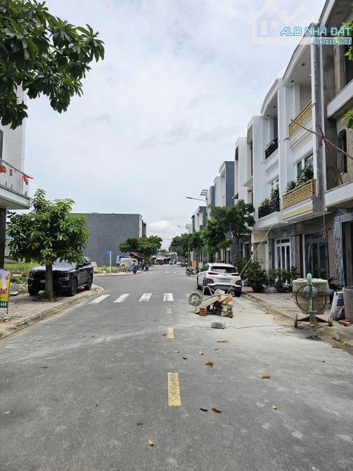 4,6Tỷ TL🔥Bán nhà 66m2 Hoàn Công 1 Trệt 2 Lầu, KDC Chợ Đông Đô, p.An Phú, Tp.Thuận An - 2
