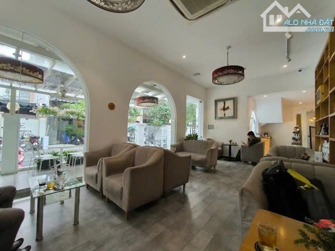 🏡 Cho thuê nhà 2 mặt tiền ngang 14M, phường Dakao Quận 1 - 2