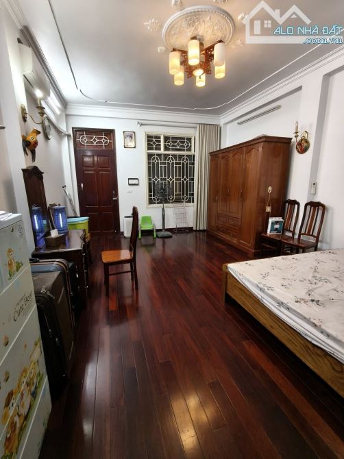Cách phố Cầu Giấy đúng 20m không ngoặt, Nhà dân xây 6T thang máy DT42m2 MT4.4m giá 15.2tỷ - 2