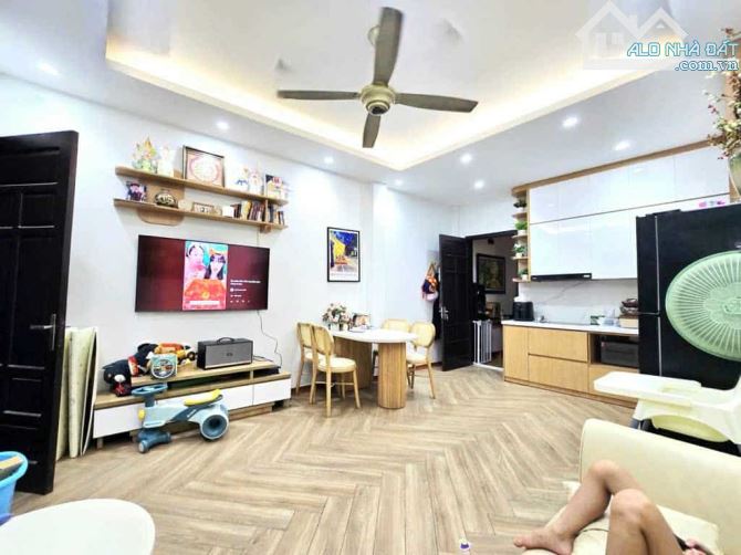 Hiếm Bán nhà Lạc Long Quân ngõ Ô tô tránh Kinh Doanh giá 10.4 tỷ Cầu Giấy - 2