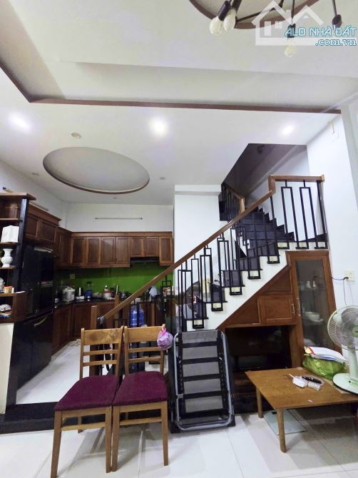 CHUYỂN NHƯỢNG NHÀ 3 MÊ 40m2 N:5,17m, HẺM CẠN SAU MẶT TIỀN MỘT CĂN THANH NIÊN, QUI NHƠN. - 2