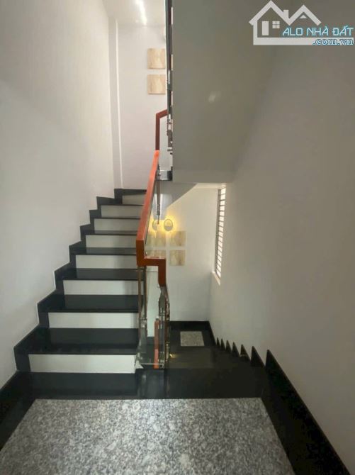 Nhà Cầm Bá Thước đang KD Spa dt 50m2 trệt 5L giá có hơn 9 tỷ - 2
