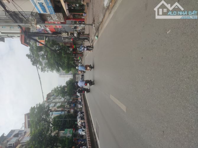 Bán Gấp 36m2, Lạc Long Quân, Ô Tô Đỗ Cửa, KD, Chỉ 10.4 Tỷ - 2