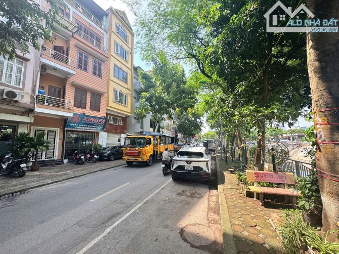 ‼️‼️‼️ MẶT PHỐ NGUYỄN ĐÌNH HOÀN - CẦU GIẤY - VIEW SÔNG - SẴN NHÀ 5 TẦNG - 4 NGỦ - GIÁ 12.2 - 2
