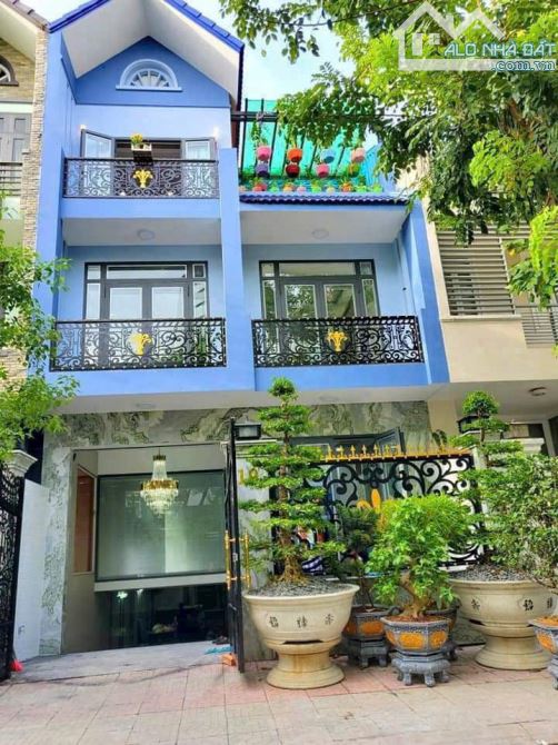 Ngộp Ngân Hàng bán gấp biệt thự sân vườn đối diện trường DH Remit 7x18 giá 20,7 tỷ - 2