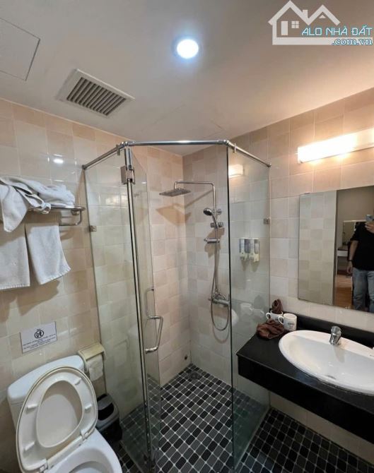 Bán khách sạn mặt đường Lê Hồng Phong - DT 370m - Mt 13m - 29 Phòng giá bán 59 tỷ - 2