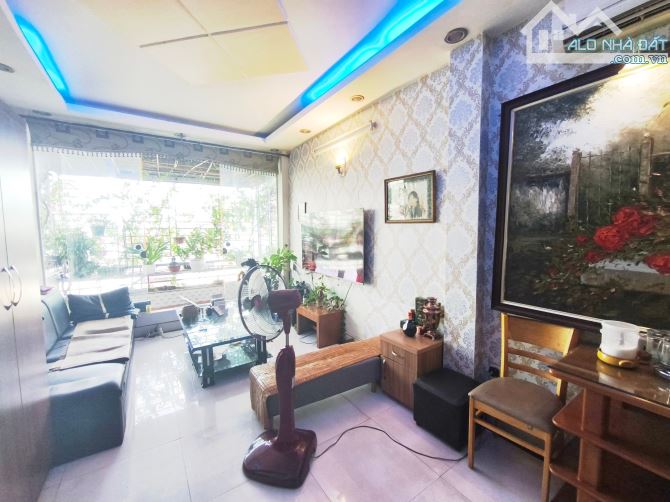 Bán nhà  Mặt Phố Thái Thịnh , 7 tầng thang máy, vỉa hè rộng, kinh doanh sầm uất ,2 thoáng - 2