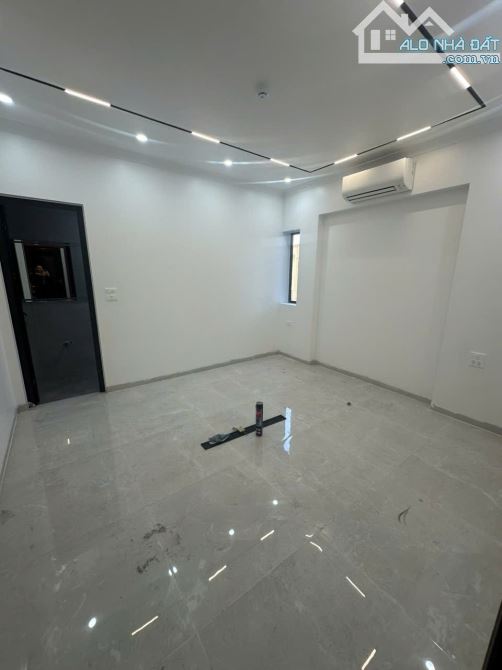 Bán nhà cao tầng thang máy xây mới mặt đường Tôn Đức thắng gần chợ An Đồng - DT 64m - 2