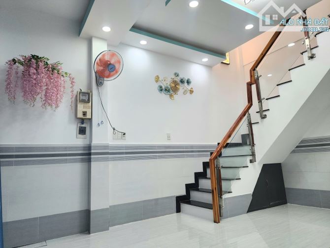 Cần bán nhà Phạm Thế Hiển, p6 quận 8, 4.3m x 10m, 2 tầng giá hot - 2