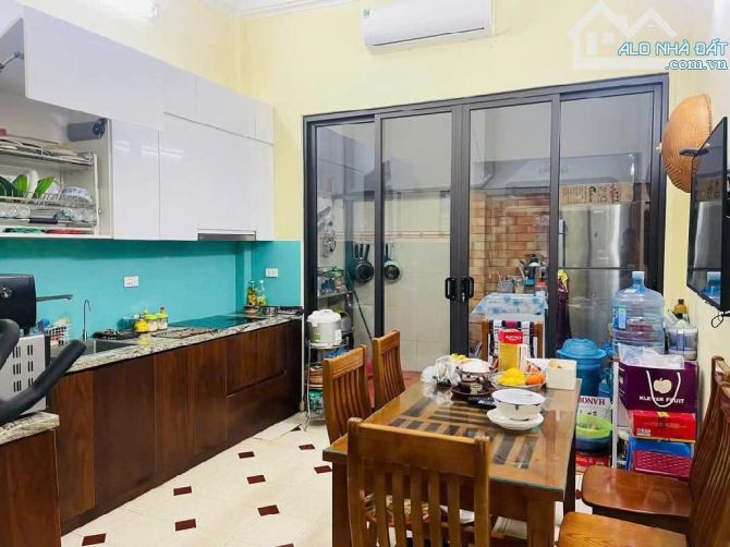 78M CẦU GIẤY, GARA Ô TÔ, Ô TÔ TRÁNH, GẦN PHỐ, 2 THOÁNG - 24,5 TỶ - 2