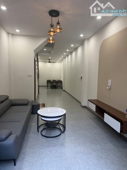 Nhà đẹp Ngọc Thuỵ- 45M - ô tô đỗ cổng- 8.X tỷ - 2