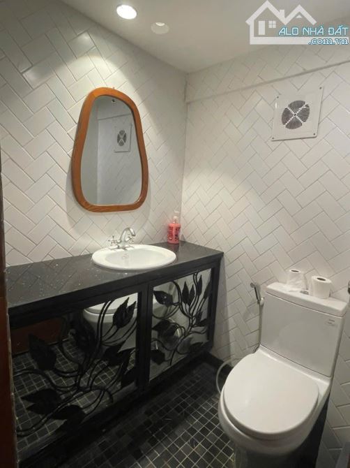 Bán khách sạn mặt phố Hàng Bè, 120m2, 7 tầng thang máy, tổng 16 phòng, 89.5 tỷ - 2