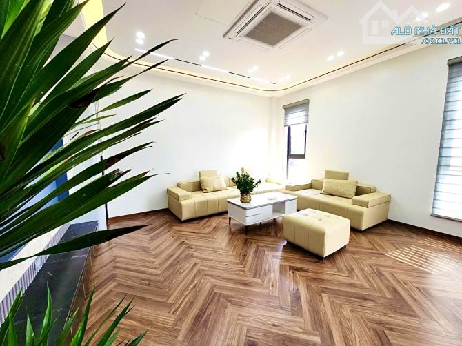 Siêu mẫu La Thành, 1 nhà ra phố, ô tô đỗ cửa, 2 thoáng, gara, full NT, 50m*5T - 2