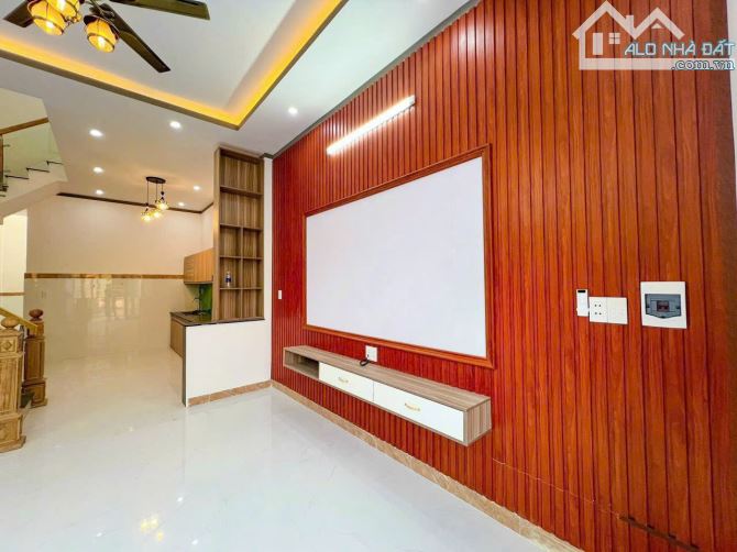 Nhà 1 trệt 1 lầu siêu đẹp ngay vòng xoay cổng 11 - phường Phước Tân. - 2
