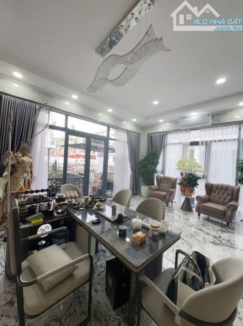 Biệt thự Đô Nghĩa cạnh viện Nhi Hà Nội , full nội thất sang trọng . Dt 200m, 4 tầng - 2