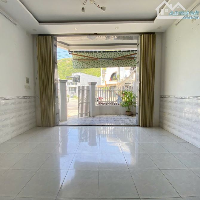 BÁN NHÀ 02 TẦNG GÓC 02 MẶT TIỀN ĐƯỜNG NGÔ VĂN SỞ, TP NHA TRANG GIÁ 6 TỶ - 2