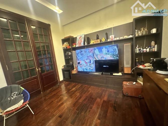 Bán siêu phẩm mặt ngõ Đội Cấn quận Ba Đình - Sổ đỏ 108m2- 5 tầng - MT 7m -  Giá 40 tỷ - 2