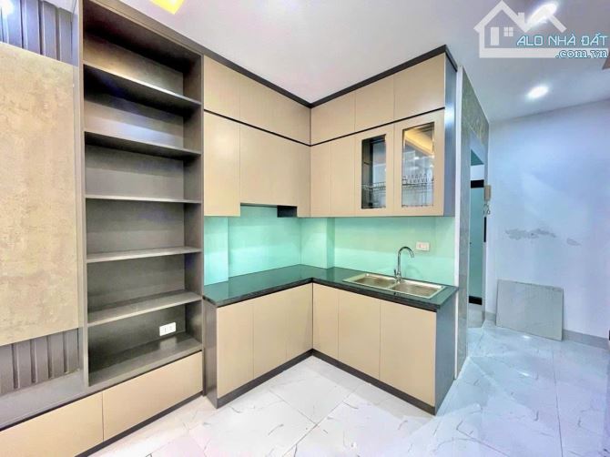 BÁN NHÀ KHU KIM ĐỒNG, Ở LUÔN,SÂN CỔNG, Ô TÔ ĐỖ CỔNG, THANG MÁY, 40M2 GIÁ CHỈ 8,9 TỶ - 2