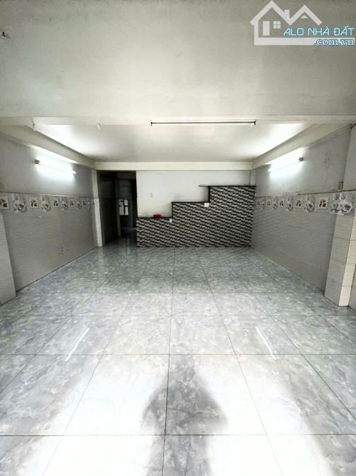 NHÀ HƯỚNG LỘ 2 - HẺM MỘT SẸC RỘNG 7M - BTĐ .A . BÌNH TÂN  NHÀ 3 TẦNG  NGANG 5M X 18M - 2