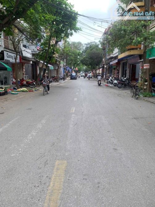 Cần bán nhà đẹp mặt phố phường Bình Hàn Tp Hải Dương - 2