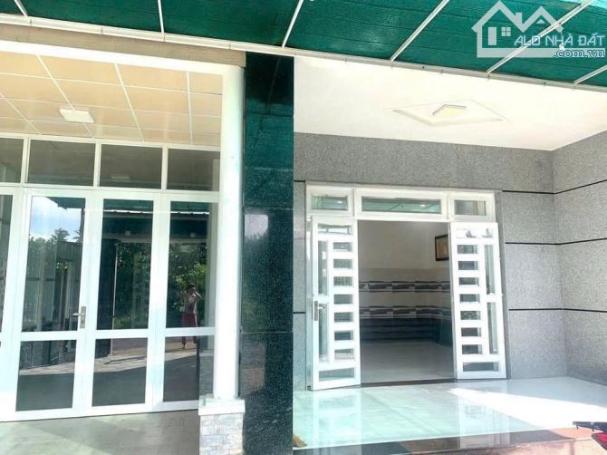 Căn nhà vườn thích hợp nghỉ dưỡng ở ngay TT Củ Chi 260m2 giá chỉ có 970trieu, sổ hồng sẵn - 2
