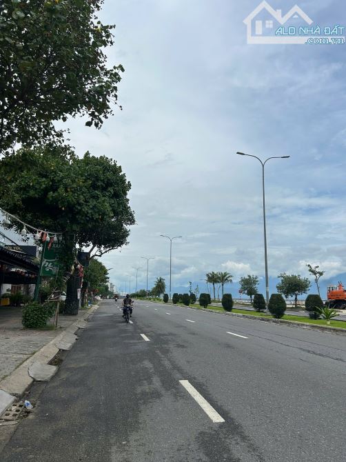 BÁN ĐẤT MẶT TIỀN ĐƯỜNG  BIỂN NGUYỄ TẤT THÀNH - 2
