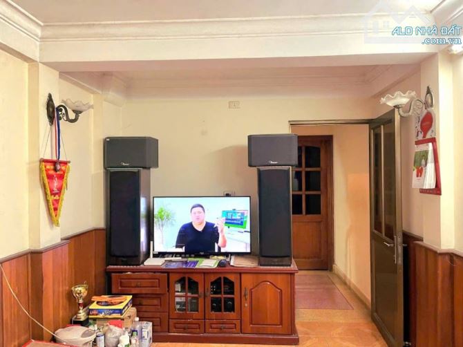 Mặt đường Ngọc Hồi- Giải Phóng, vỉa hè rộng, kinh doanh sầm uất - 2