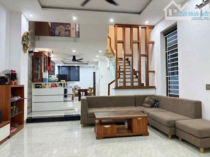CHỦ CẦN TIỀN – BÁN NHANH NHÀ 3 TẦNG 2 MẶT TIỀN NGUYỄN LỮ - 2