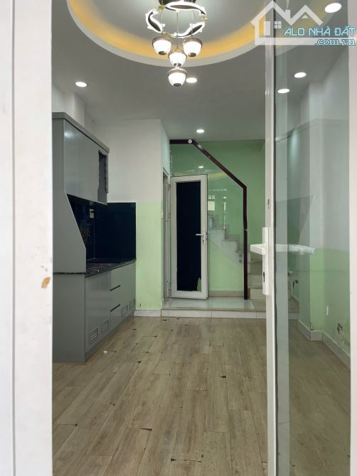Bán nhà đường An Dương Vương P.4 Quận 5 – Nay là Phường Chợ Quán : -	Diện tích 3m x 7m - 2