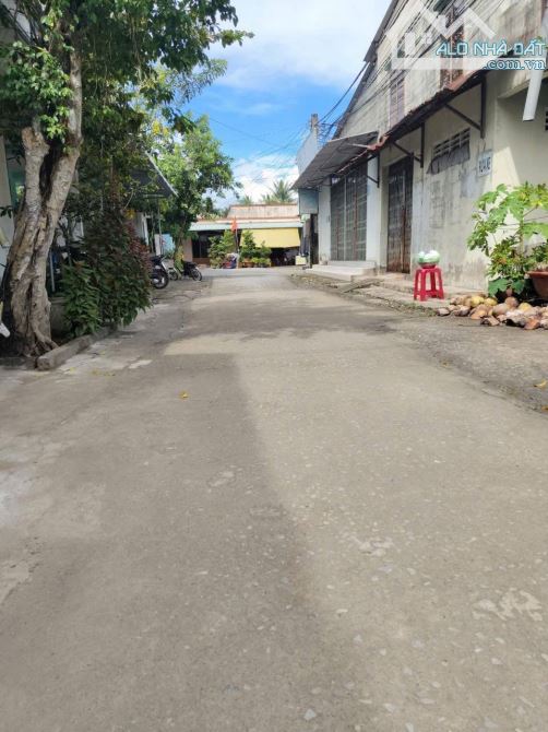 Bán gấp căn nhà Đ.Tân Hiệp 10 - hóc môn - sổ riêng - 121m2. Giá 985 Triệu - 2