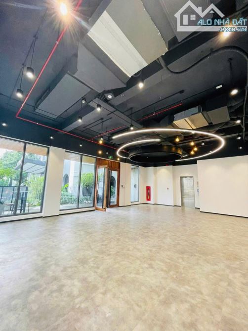 Cho thuê biệt thự 47 Tú Xương Quận 3 DT 10x18m hầm trệt 2 lầu giá thuê 290 triệu - 2