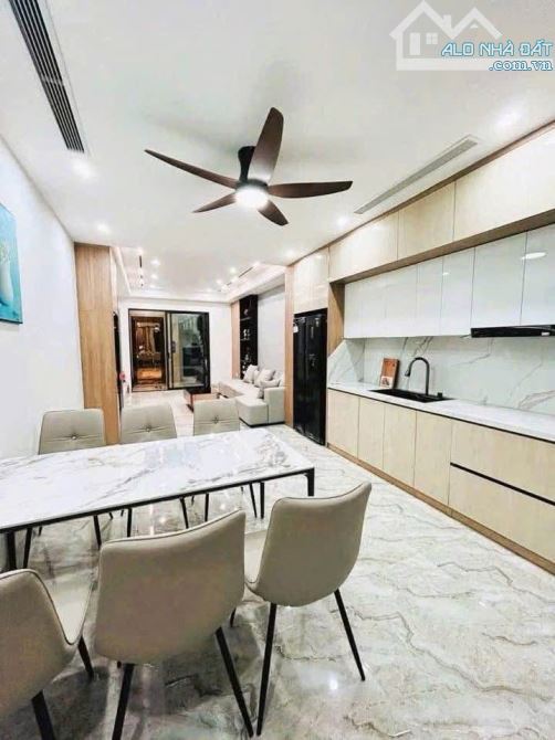 PHẠM VĂN ĐỒNG CẦU GIẤY NHÀ ĐẸP Ở NGAY, DT35M x 6TẦNG FULL NỘI THẤT, GẦN PHỐ, Ô TÔ TRÁNH. - 2