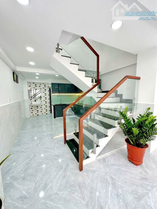 Bán nhà 2 lầu hẻm 90 Âu Dương Lân P. Chánh Hưng Quận 8 - 2
