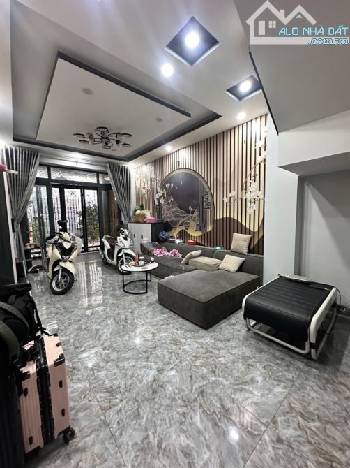 NHÀ RIÊNG NGUYỄN TƯ GIẢN 60M2 HXH ĐỖ CỬA 4 TẦNG LUNG LINH TIỆN KD TẶNG NỘI THẤT CHỈ 10,6 T - 2
