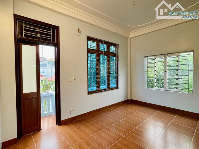 Bán nhà Xuân Đỉnh, gần trường C1,2,3 57M2 MT 4.8m xây 5 tầng chắc chắn chỉ 10,3 tỷ - 2