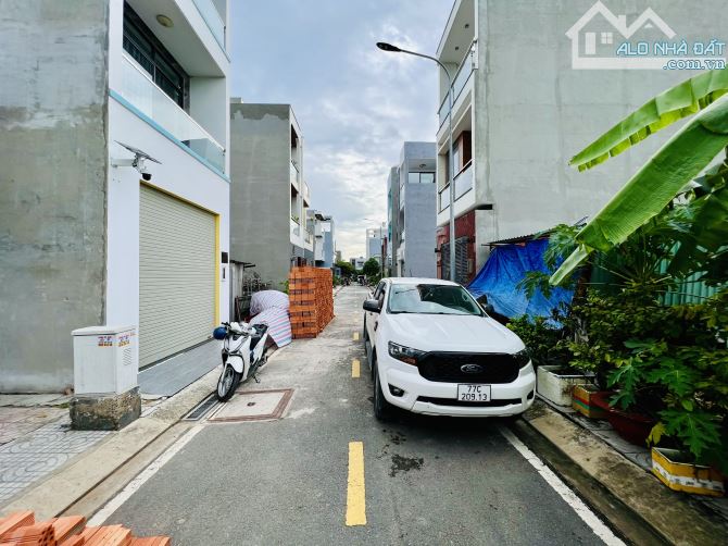 Đất Khu Phân Lô Đồng Bộ Đường Tỉnh Lộ 10 Đối Diện Công Viên 75m2 Giá Tốt 3,6 Tỷ SHR - 2