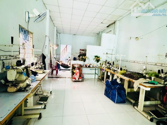 Bán Nhà QL 22 Hóc Môn - 91M2  - Cấp 4 - Hẻm HXH -  Chỉ 2,56 Tỷ. - 2