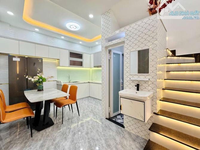 Sang nhượng nhà 58m2 xây 2 tầng đường Số 47,Thủ Đức giá 2tỷ100. Gần Giga Mall.Cho thuê 8tr - 2