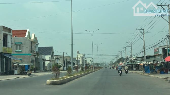 chính chủ bán đất gần chợ Lộc Hưng Trảng Bàng sổ hồng 200m2 đường nhựa 8mét - 2