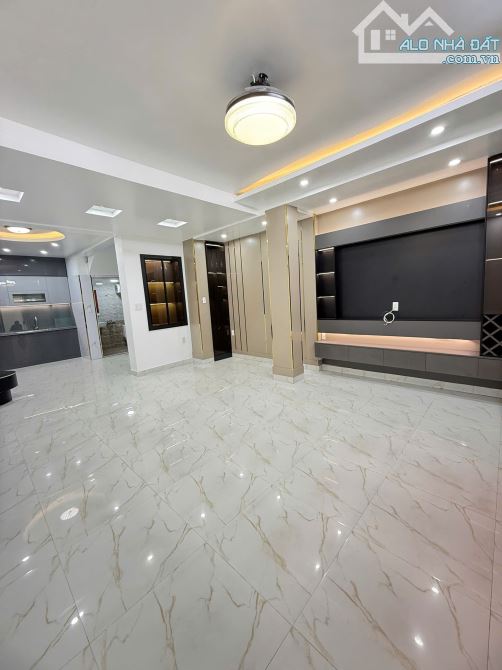 Siêu phẩm Lê Lai nhà mặt ngõ kinh doanh buôn bán ô tô đỗ cửa - 2